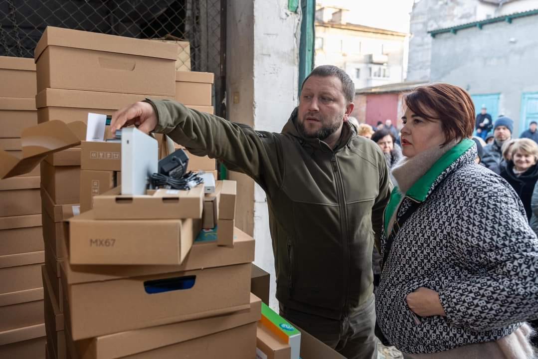 Бокси для раннього розвитку дітей в закладах дошкільної освіти і техніка для закладів загальної середньої освіти